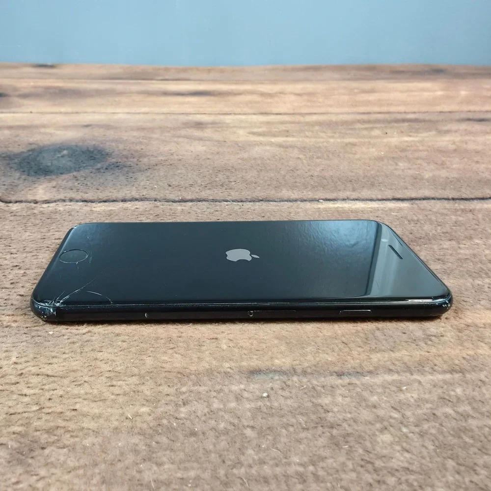 Apple iPhone 7 Smartphone Mens N/A Black Fair Cracked Screen Locked A1660